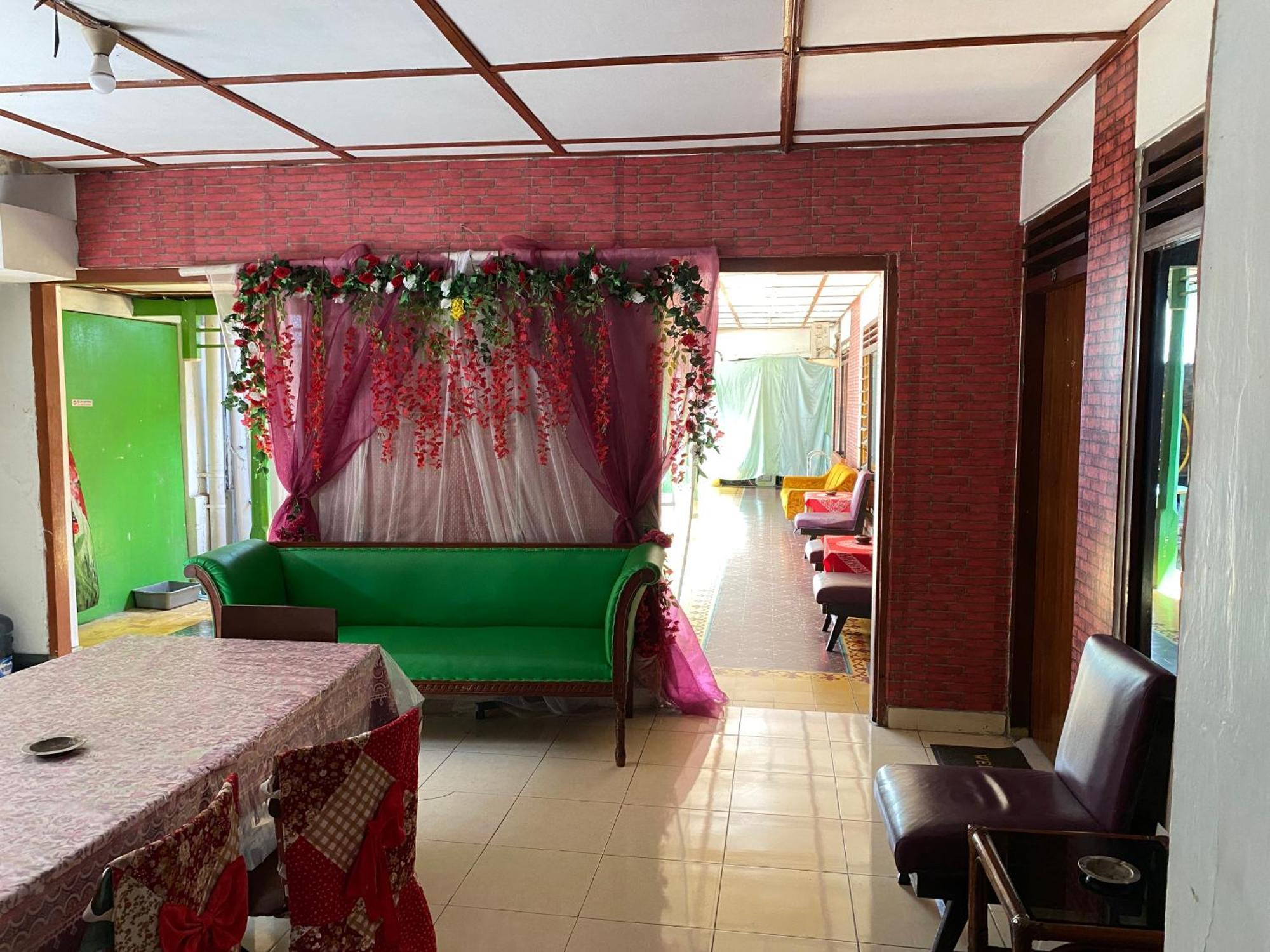 Parikesit Guest House Yogyakarta Eksteriør billede