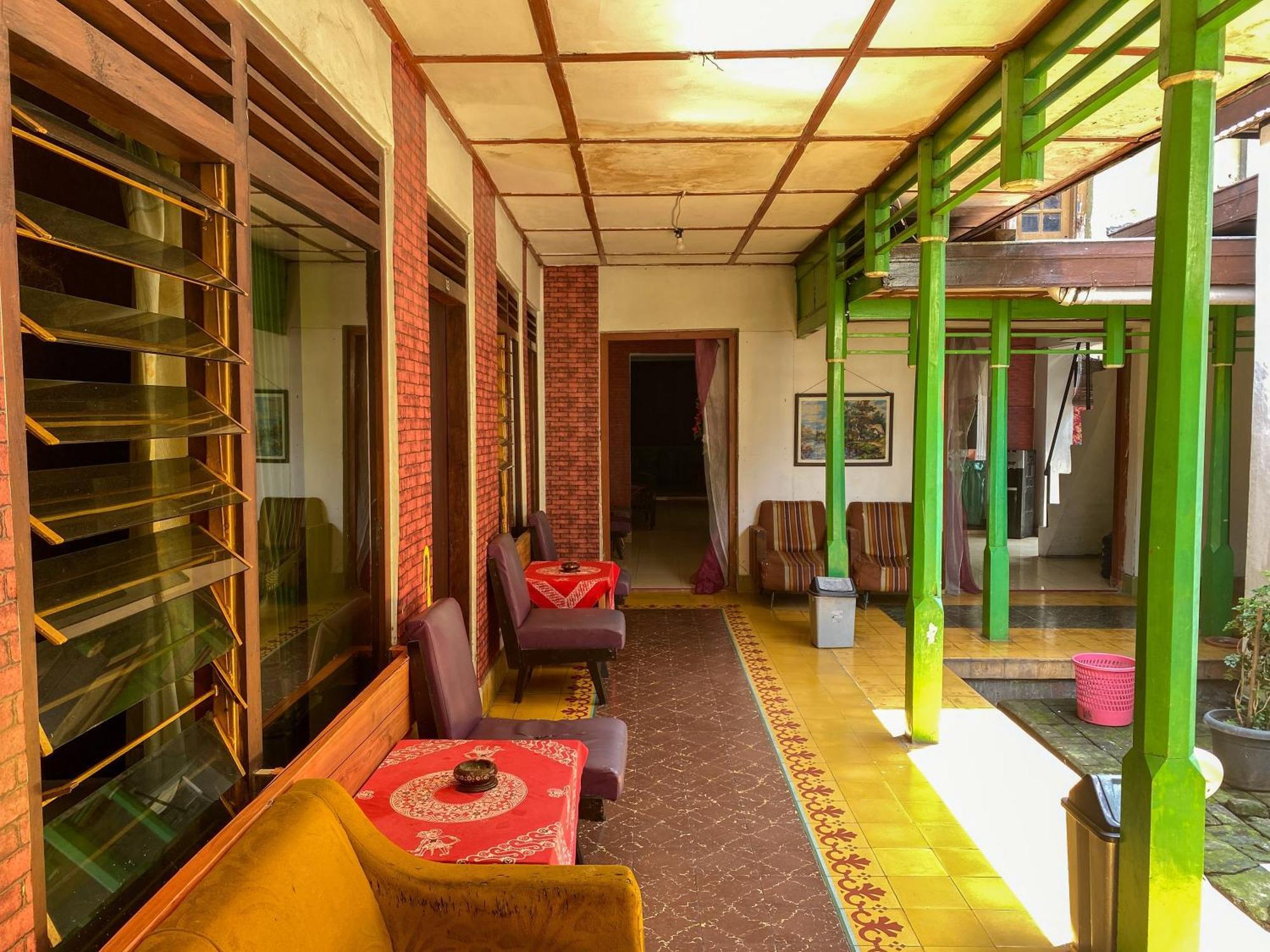 Parikesit Guest House Yogyakarta Eksteriør billede