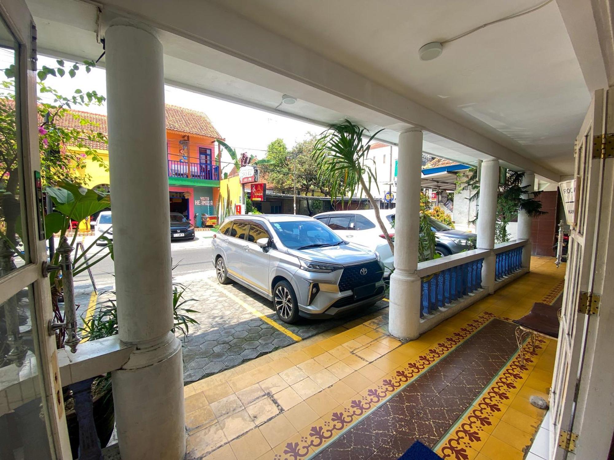 Parikesit Guest House Yogyakarta Eksteriør billede